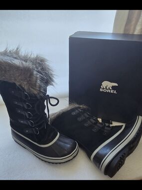 SOREL Black Snow Boots with Faux Fur Trim